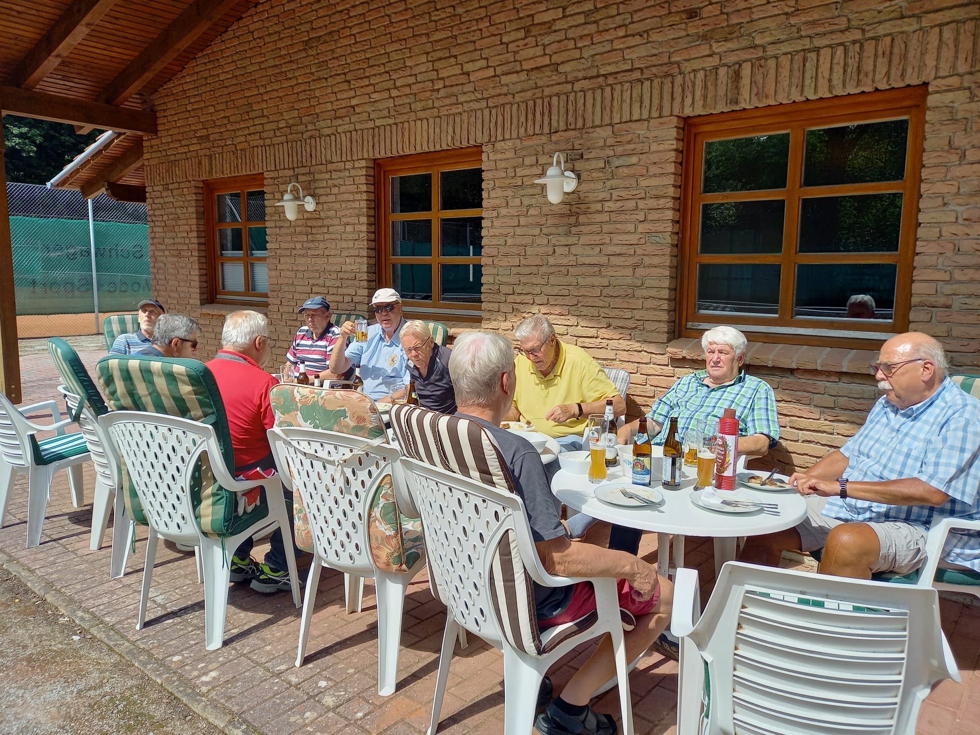 Tennis-Herren Ü70 weiterhin ungeschlagen auf eigener Anlage